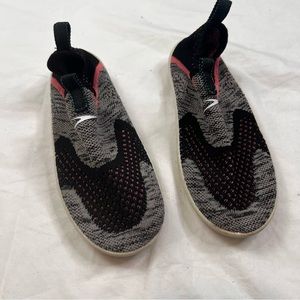 SPEEDO Size S 1-2 Girls Surf Strider Water Shoes Heather Gray Pink White L010922